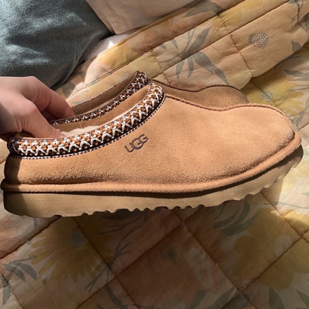Used Ugg Tasman in Chestnut Size 6 Big Kids (Women’s 8)